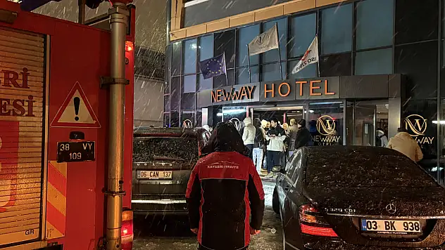Kayseri'de 8 katlı otelde korkutan yangın!