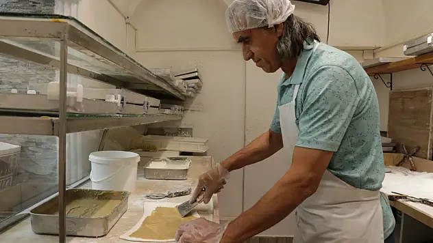 Kayseri'de 800 yıllık çarşıda lokum mucizesi: 14 çeşit, göz önünde üretim