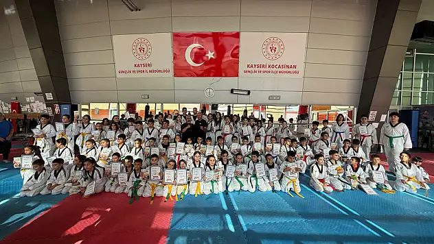 Kayseri'de 83 taekwondocu kuşak heyecanı yaşadı