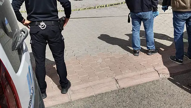 Kayseri'de 83 yaşındaki adam 3'üncü kattan düştü