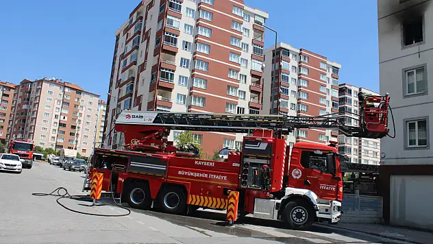 Kayseri'de 9 katlı binada yangın çıktı: Mahsur kalanların imdadına ekipler yetişti!