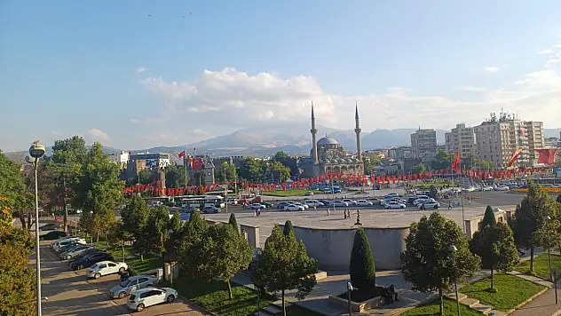 Kayseri'de açıldı! binlerce kişi görmek için akın ediyor