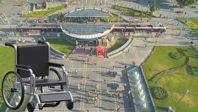 Kayseri'de akülü aracı bozulan yaşlı kadına bakın kim yardım etti?