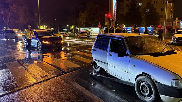 Kayseri'de alkollü sürücü ışıkta bekleyen otomobile çarptı: Cezası ağır oldu!