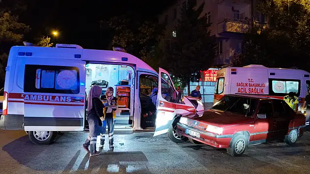 Kayseri'de ambulans ile otomobil çarpıştı!