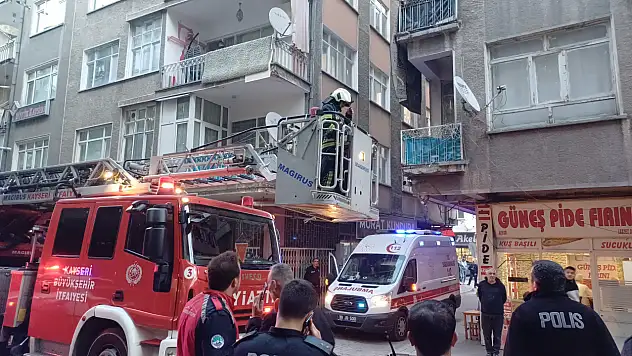 Kayseri'de apartman koridorunda yangın paniği!