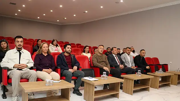 Kayseri'de atletizm için antrenörlerle bir araya gelindi