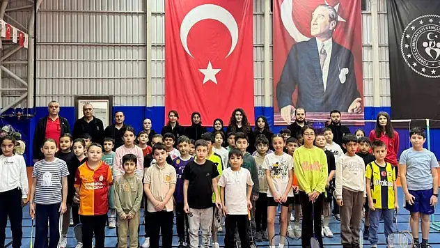 Kayseri'de badminton müsabakaları başladı!