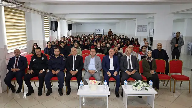 Kayseri'de başarılı öğrenciler ödüllerine kavuştu