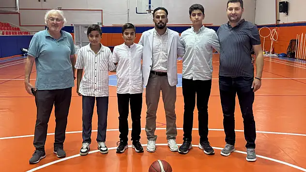 Kayseri'de basketbolcu 3 kardeş, Aliağa Petkimspor'a transfer oldu