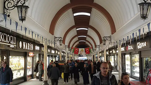 Kayseri'de bayram alışverişi tarihi çarşıyı doldurdu