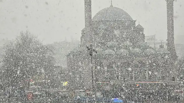 Kayseri'de beklenen kar yağışı başladı: Okulların tatil olması gündemde mi?