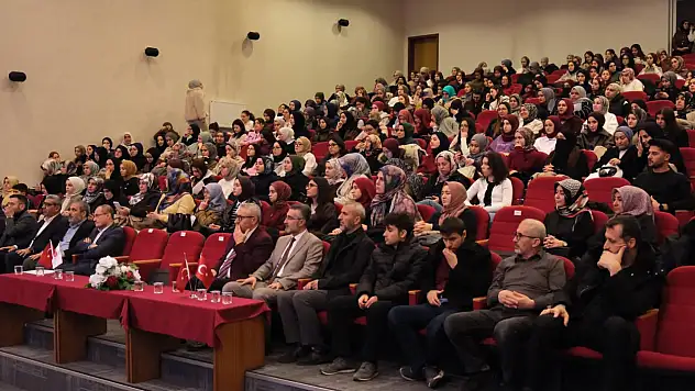 Kayseri'de beklenen program gerçekleşti - Gençler yine yoğun ilgi gösterdi!