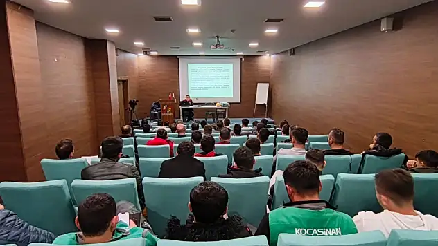 Kayseri'de belediye personele yönelik 'Dış Mekan Süs Bitkileri Yetiştiriciliği' kursu başlatıldı