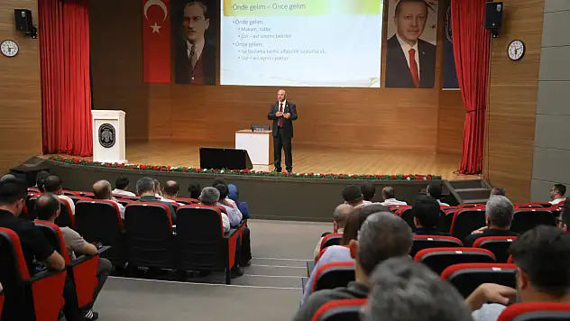 Kayseri'de belediye personeline protokol ve görgü kuralları dersi