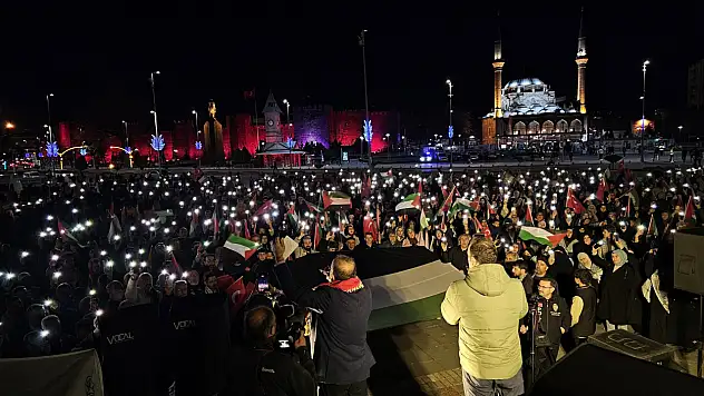Kayseri'de yüzlerce vatandaş meydanda buluştu!