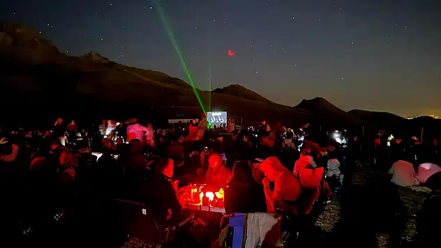 Kayseri'de binlerce kişi meteor yağmuruna tanıklık etti