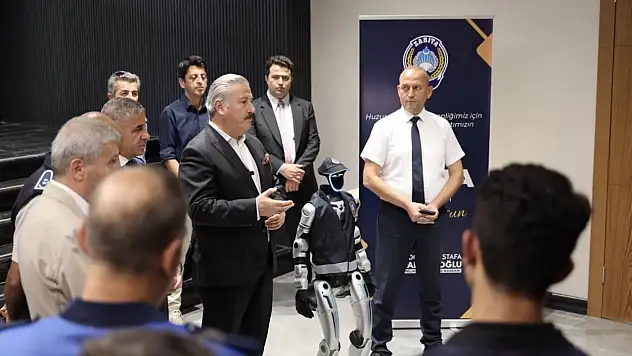 Kayseri'de bir ilk! İnsansı robot zabıtaya eşlik edecek