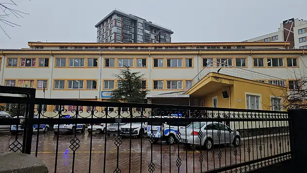Kayseri'de bir ortaokulda bıçaklı kavga - Öğrenci yaralandı!