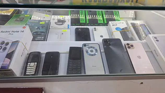 Kayseri'de bu telefonların fiyatı sadece 3 bin TL! Peynir ekmek gibi satılıyor