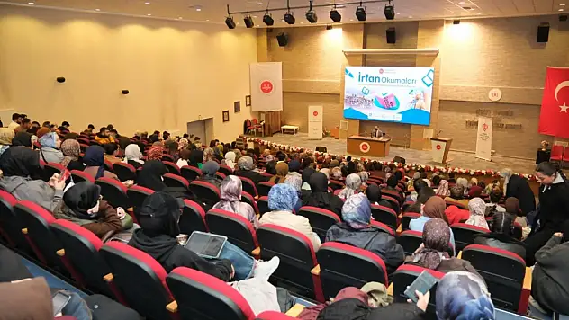 Kayseri'de burslu kitap müzakeresi gerçekleşti