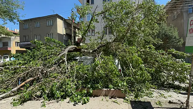 Kayseri'de büyük gürültü! Park halindeki araç zarar gördü