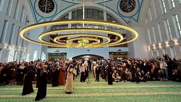 Kayseri'de büyük gurur – 183 öğrenci hafız oldu!