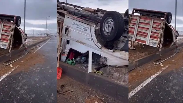 Kayseri'de büyükbaş hayvan taşıyan kamyonet takla attı - Hayvanlar yola saçıldı, 2 kişi yaralandı!