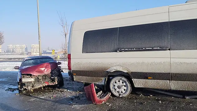 Kayseri'de buzlanma kazayı getirdi: 14 Araç zincirleme kazaya karıştı!