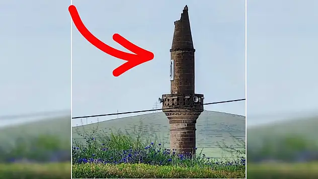 Kayseri'de cami minaresine yıldırım düştü!