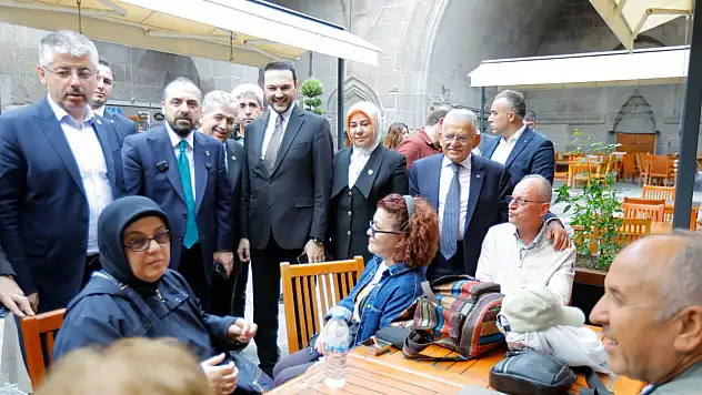 Kayseri'de çarşıya indiler, kapıları çaldılar! O isim de yanlarındaydı