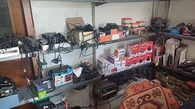 Kayseri'de çatılarda hala antenler duruyor