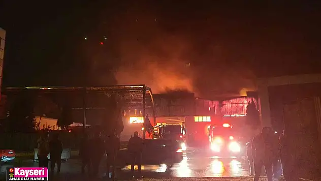 Kayseri'de çelik kapı fabrikasında büyük yangın çıktı