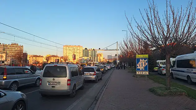 Kayseri'de ceza korkusu trafiği kilitledi! Sürücüler yerinden kımıldamadı
