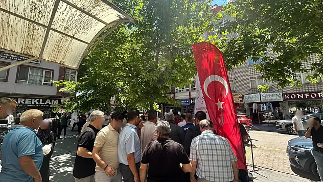 Kayseri'de Cuma Namazı sonrası aşure ikramı: Uzun kuyruklar oluştu!