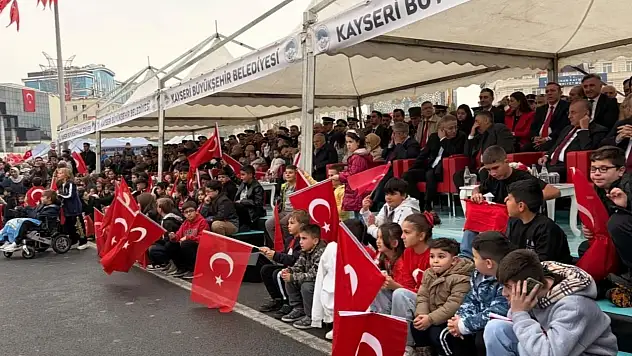 Kayseri'de Cumhuriyet coşkusu meydana sığmadı! Vatandaşlar o anları gururla anlattı