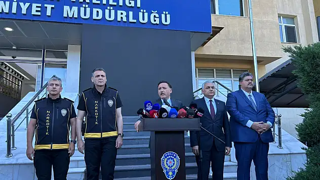 Kayseri'de Cumhuriyet tarihinin en büyük operasyonu - Kayseri Valisi Çiçek açıklamalarda bulundu