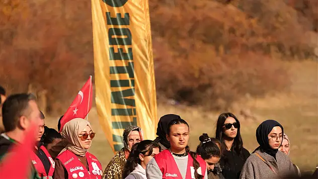 Kayseri'de Cumhuriyetin 102. yılı doğa yürüyüşü ile kutlandı!