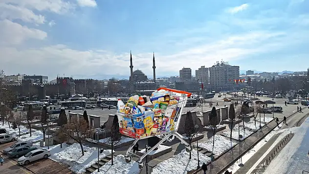 Kayseri'de de bulunan marketin kıyma satışı gündemde… Renk değişimi endişe yarattı