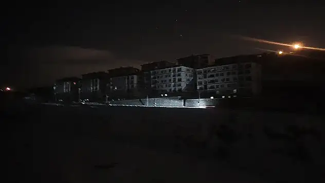 Kayseri'de de elektrik kesintisi paniği: Mum stoğu başladı!