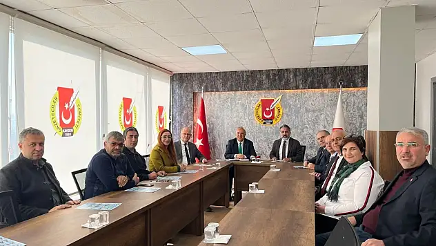 Kayseri'de değişimle aday oldular: 'Koşan, konuşan, kucaklaşan bir ekip olacağız'
