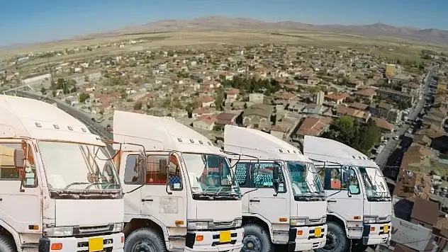 Kayseri'de dev kamyonlar peş peşe yola çıktı! O ilçede yılın ilk hareketi başladı