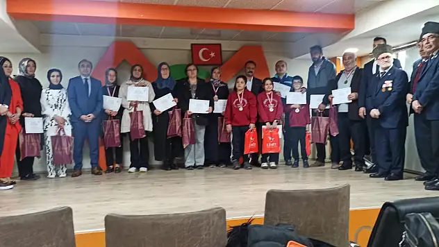 Kayseri'de dikkat çeken öğrenci-veli kitap yarışması!