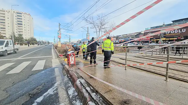 Kayseri'de direksiyon hakimiyetini kaybetti! 3 kişi yaralandı