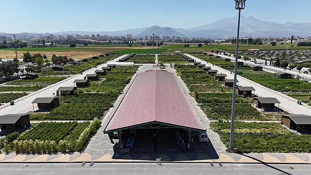 Kayseri'de doğal ürünler bahçesi ve pazarı vatandaşlardan yoğun ilgi görüyor