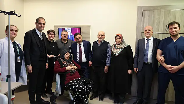 Kayseri'de duygu dolu anlar: Vali Çiçek şehit annesini yalnız bırakmadı