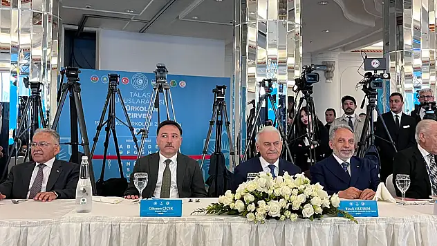 Kayseri'de düzenlenen 'Türkoloji Zirvesinde' dikkat çeken açıklamalar