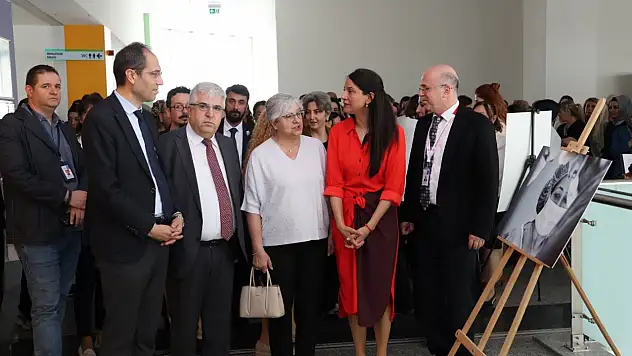 Kayseri'de Ebeler Günü ve Hemşireler Haftasına özel fotoğraf sergisi...