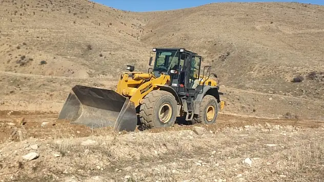 Kayseri'de ekipler sahada: Bozulan yol yeniden düzenleniyor