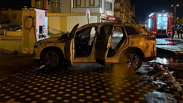 Kayseri'de elektrikli araç alev aldı - Bomba gibi patladı!
